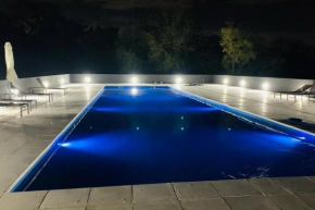 Departamento de lujo con patio privado y piscina